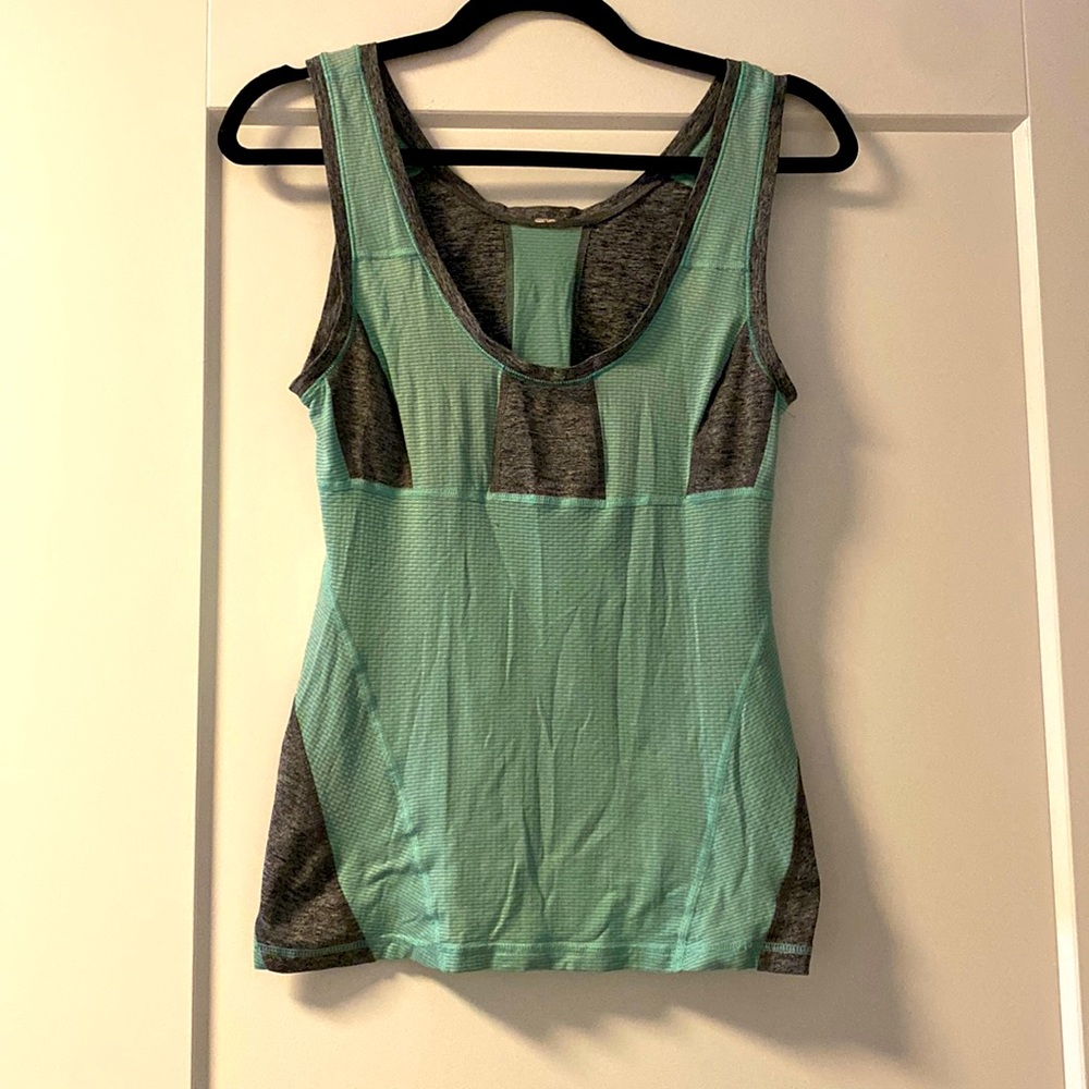 Lulu lemon light weight workout top